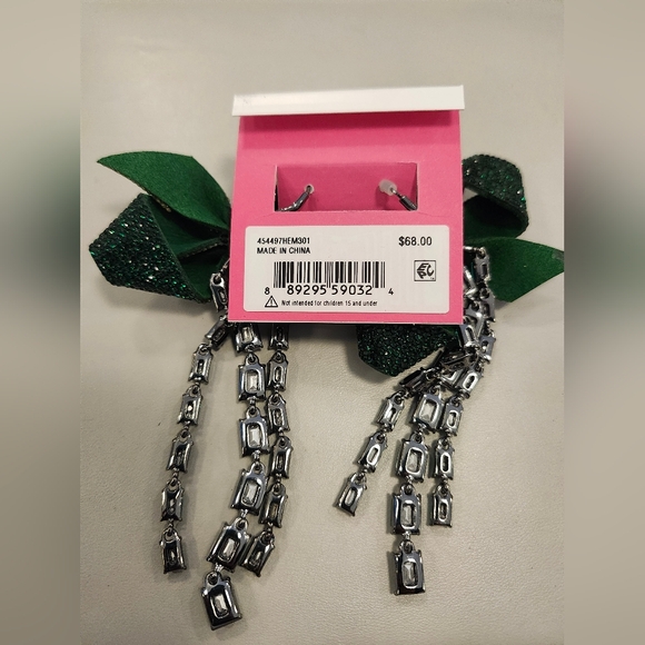 ***NWT W/Defects***Betsey Johnson Green Rhinestone Bow Fringe Statment Earrings - Picture 6 of 6
